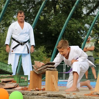 Ukázka karate v Lovosicích pro charitativní akci