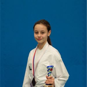 Adéla Konůpková 3. místo kumite starší žákyně -42kg